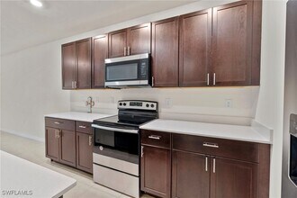 15535 Wildflower Cir in Naples, FL - Foto de edificio - Building Photo