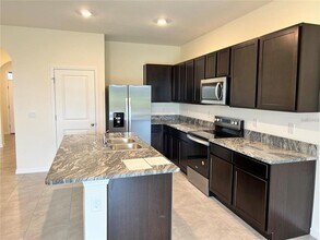 34328 Redwood Dawn Ln in Wesley Chapel, FL - Foto de edificio - Building Photo