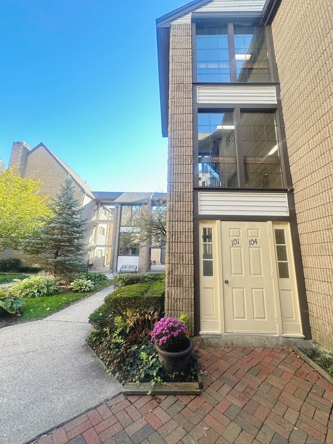 183 Loomis Dr in West Hartford, CT - Building Photo - Building Photo