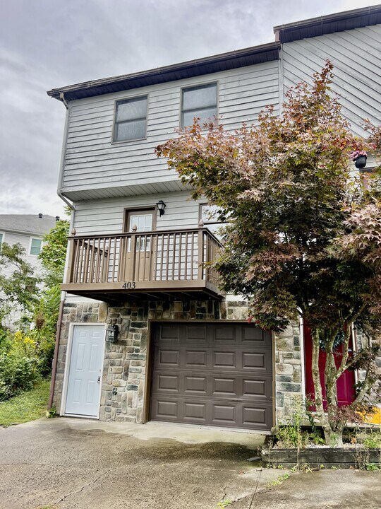 403 Cedarstone Rd in Morgantown, WV - Building Photo