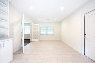 9326 Willowview Ln in Houston, TX - Building Photo - Building Photo