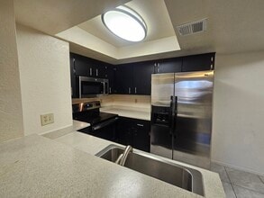 Silverwood Apartments in Tempe, AZ - Foto de edificio - Building Photo