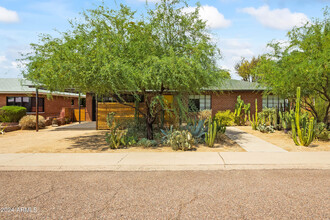 2530 E Devonshire Ave in Phoenix, AZ - Building Photo - Building Photo