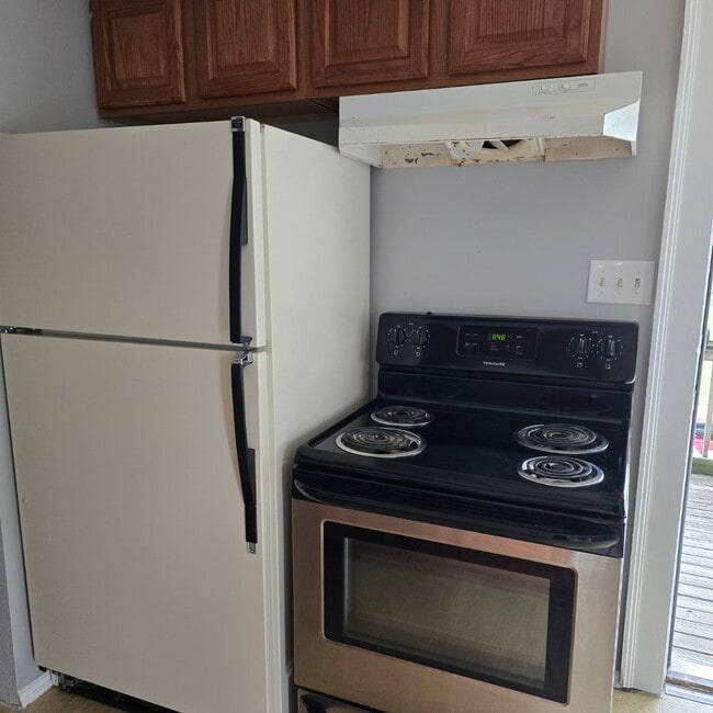 property at 17 E Main St
