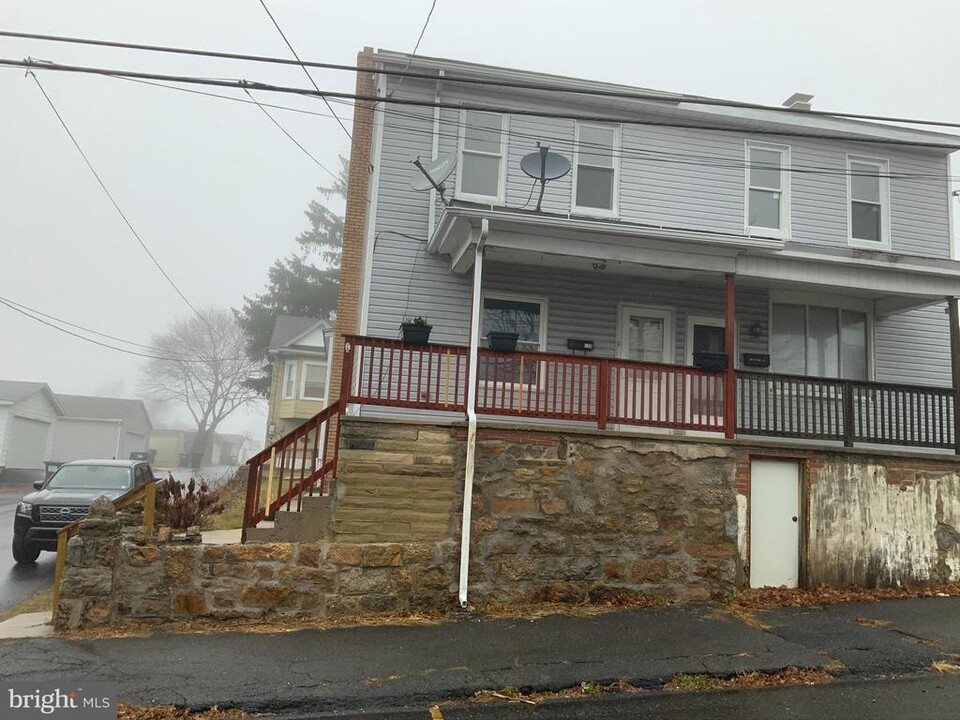 123 E Spring St in Frackville, PA - Building Photo