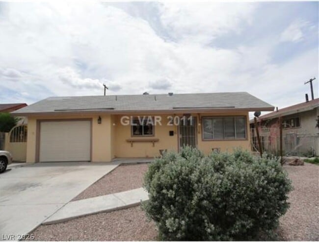 property at 3317 E Dillon Ave