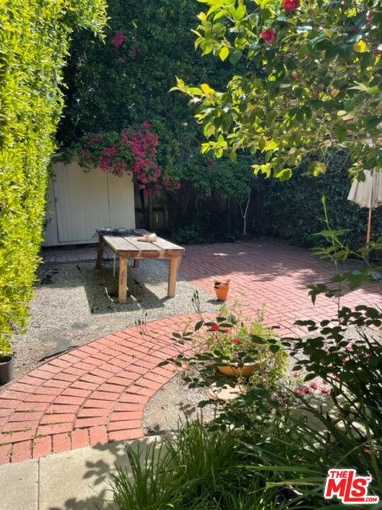820 N Kilkea Dr in Los Angeles, CA - Building Photo - Building Photo