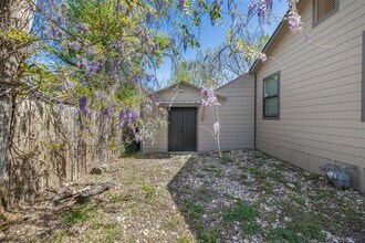 823 Hickory St in Rockdale, TX - Building Photo - Building Photo