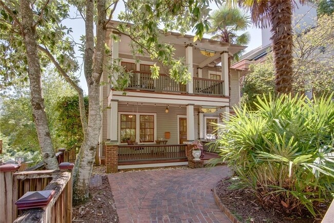 property at 746 United Ave SE