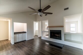 1507 Wimbledon Dr in Huntsville, TX - Building Photo - Building Photo