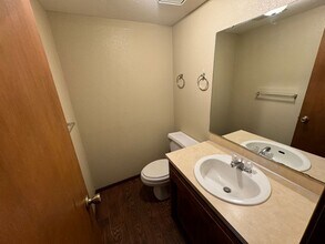 2206 Mac's Ct in Springfield, MO - Building Photo - Building Photo