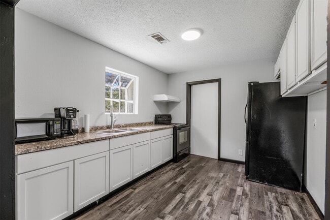 541 Trails End Dr in Cleveland, TX - Building Photo - Building Photo