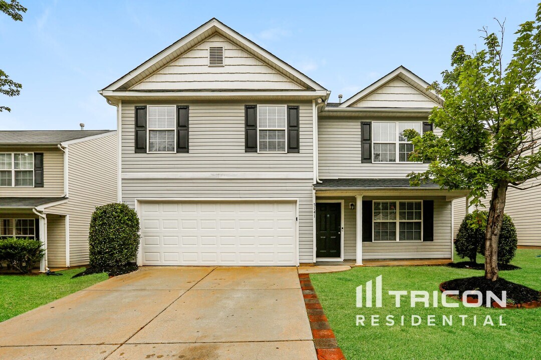 5141 Grays Ridge Dr in Charlotte, NC - Building Photo