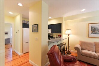 487 Spring St in Newport, RI - Building Photo - Building Photo