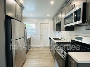 1658 Cable St in San Diego, CA - Building Photo - Building Photo