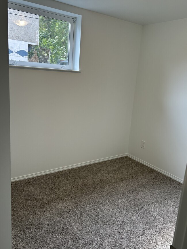 11935-11946 46 St NW in Edmonton, AB - Building Photo - Building Photo