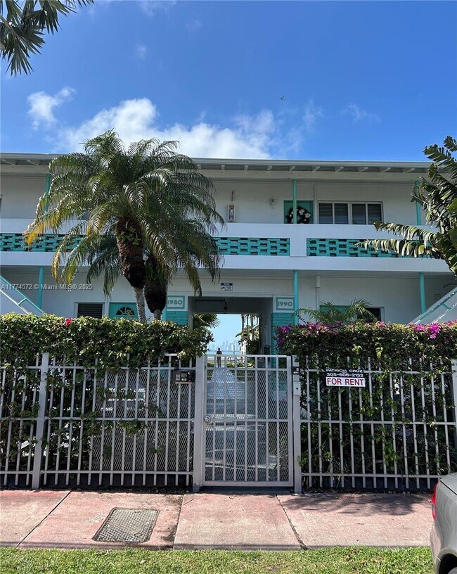 1980 Bay Dr in Miami Beach, FL - Building Photo - Building Photo
