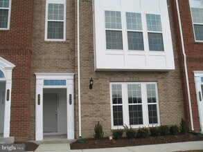 42784 Lauder Terrace in Ashburn, VA - Building Photo - Building Photo