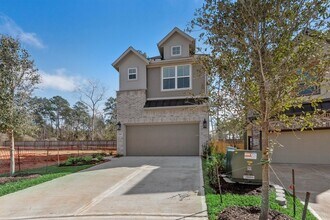 120 Red Cascade Trl, Unit 16 in Willis, TX - Building Photo - Building Photo
