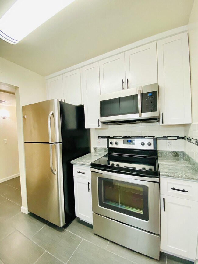 350 N Civic Dr, Unit 205 in Walnut Creek, CA - Building Photo - Building Photo