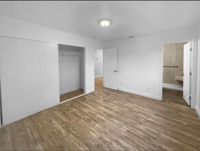 1108 Frienza Ave in Sacramento, CA - Foto de edificio - Building Photo