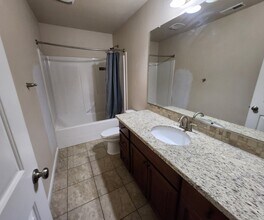 9270 SE Caruthers St in Portland, OR - Foto de edificio - Building Photo