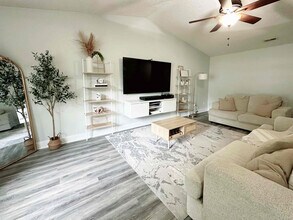 1307 Petrell Dr in Virginia Beach, VA - Building Photo - Building Photo