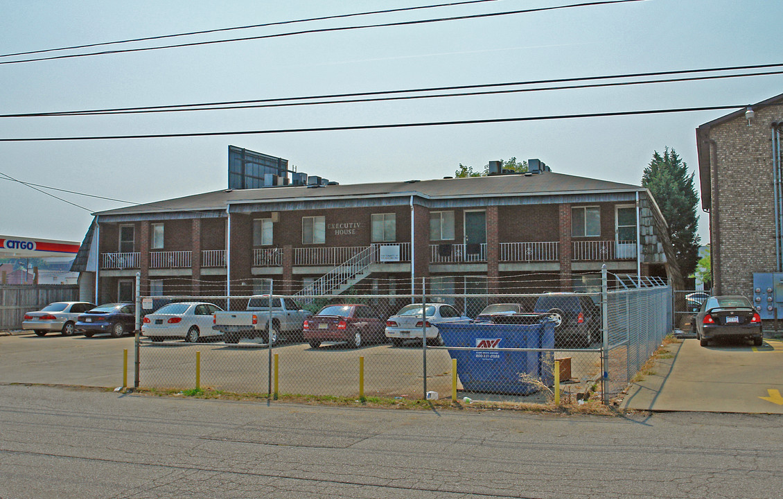 Executive House in Huntington, WV - Building Photo