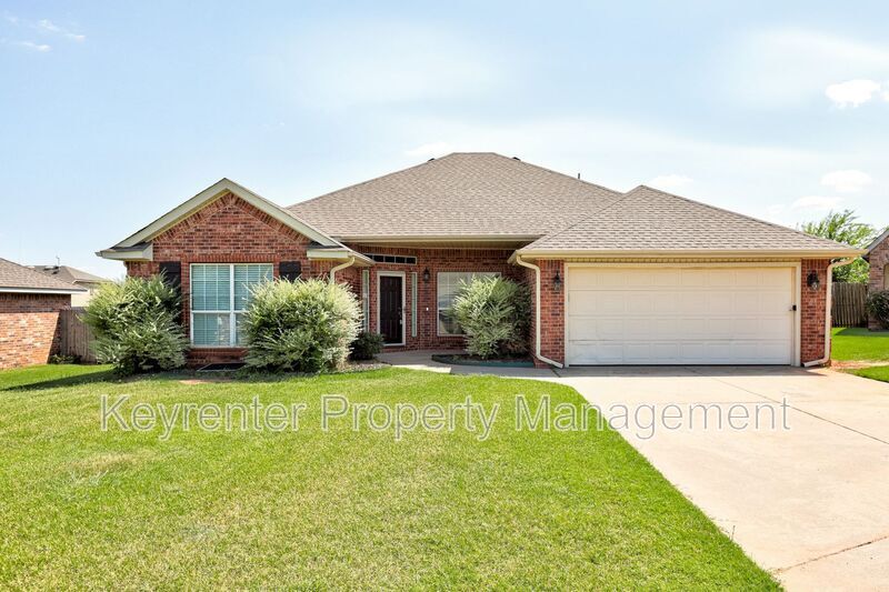 13216 SW 2nd St in Yukon, OK - Building Photo
