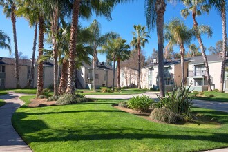 San Tropez Apartments in Fresno, CA - Building Photo - Building Photo