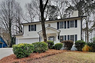 2839 Mountbery Dr in Snellville, GA - Building Photo