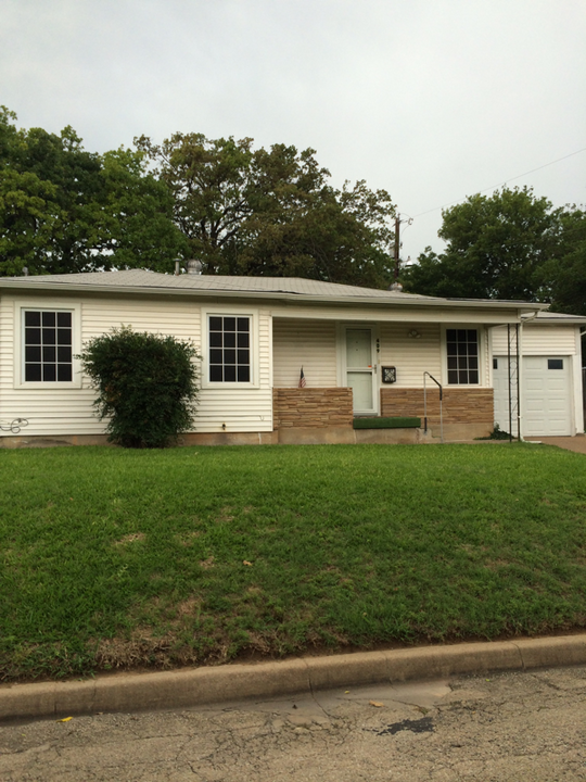 409 Harmon in Weatherford, TX - Building Photo