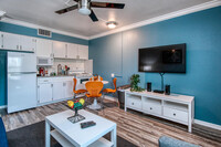 Sunset Beach Apartment Suites in Madeira Beach, FL - Foto de edificio - Building Photo