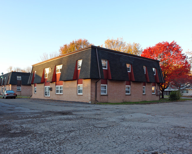 5021 Aravesta Ave in Youngstown, OH - Foto de edificio - Building Photo