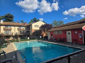 237 Strawberry Hill Ave in Stamford, CT - Building Photo - Building Photo