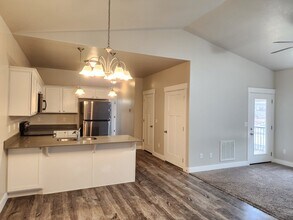 3984 W 1850 N, Unit 302 in Lehi, UT - Foto de edificio - Building Photo