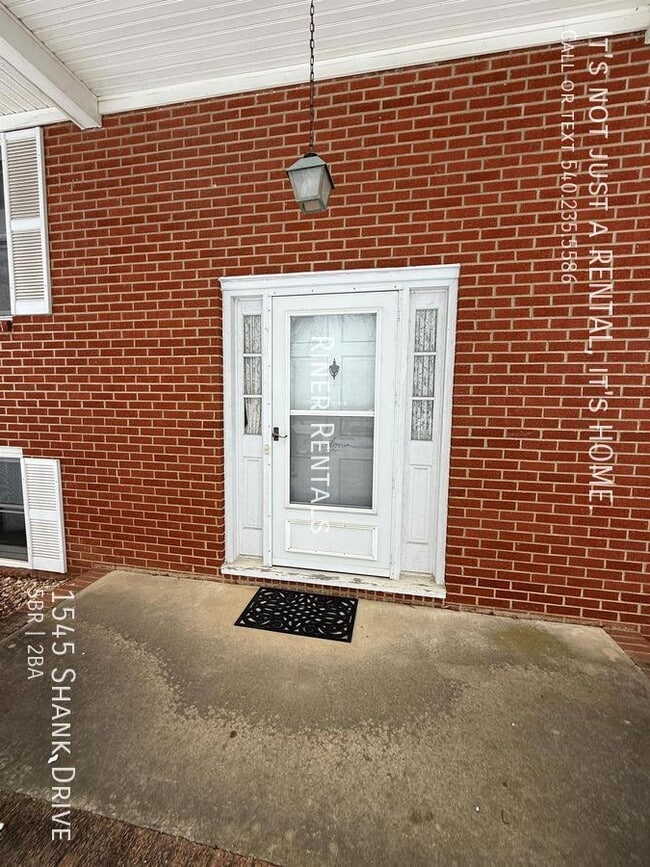1545 Shank Dr in Harrisonburg, VA - Building Photo - Building Photo
