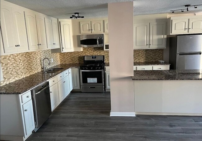 2211 S Stewart Ave, Unit 3B in Lombard, IL - Foto de edificio - Building Photo