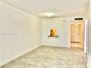 2903 NE 163rd St in Miami, FL - Building Photo - Building Photo