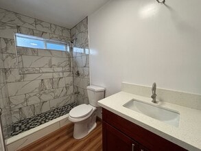 2429 N School St in Honolulu, HI - Building Photo - Building Photo