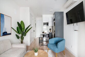 335 E 22nd St in New York, NY - Building Photo - Building Photo