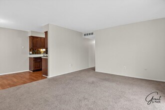 $1550 2 bedroom town house in Clinton Township, MI - Building Photo - Building Photo