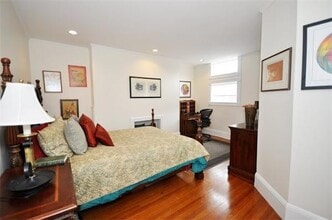 1768 Beacon St, Unit 2 in Brookline, MA - Building Photo - Building Photo