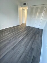 1919 Prairie Sq, Unit 123 in Schaumburg, IL - Foto de edificio - Building Photo