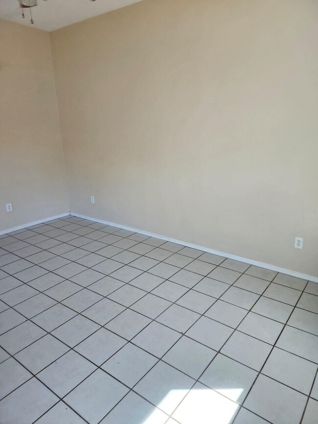831 E Hedrick Dr, Unit Studio Apartment