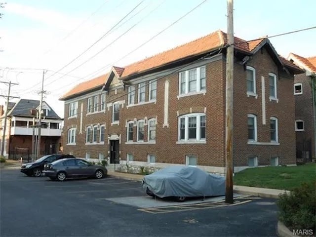 property at 536 Rosedale Ave