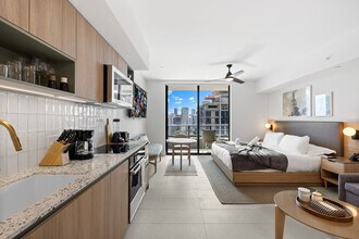 159 NE 6th St, Unit FL32-ID1032199P in Miami, FL - Foto de edificio - Building Photo