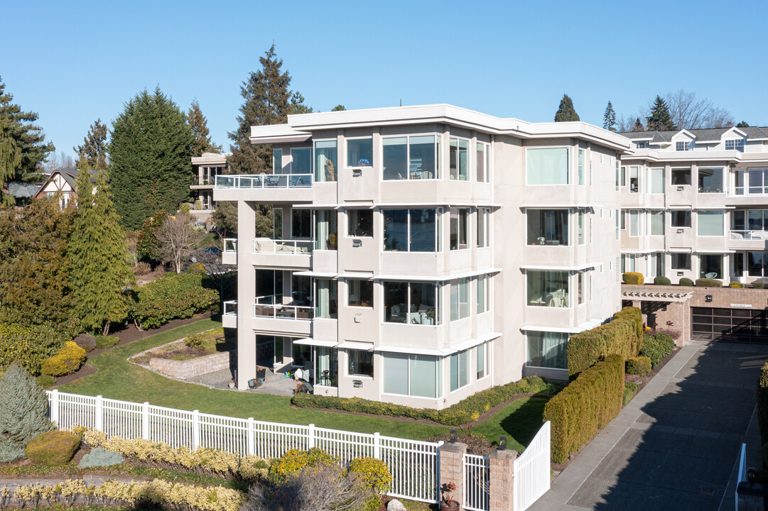 View Pointe in Kirkland, WA - Building Photo