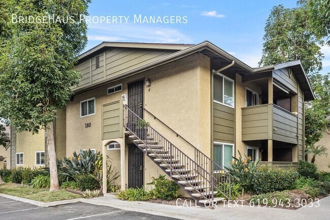 180 Avenida Descanso in Oceanside, CA - Foto de edificio - Building Photo
