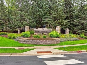 11221 Kinsley St in Eden Prairie, MN - Building Photo - Building Photo